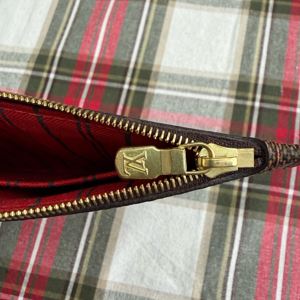Louis Vuitton pouch/wristlet from GM Neverfull - Picture 5 of 7